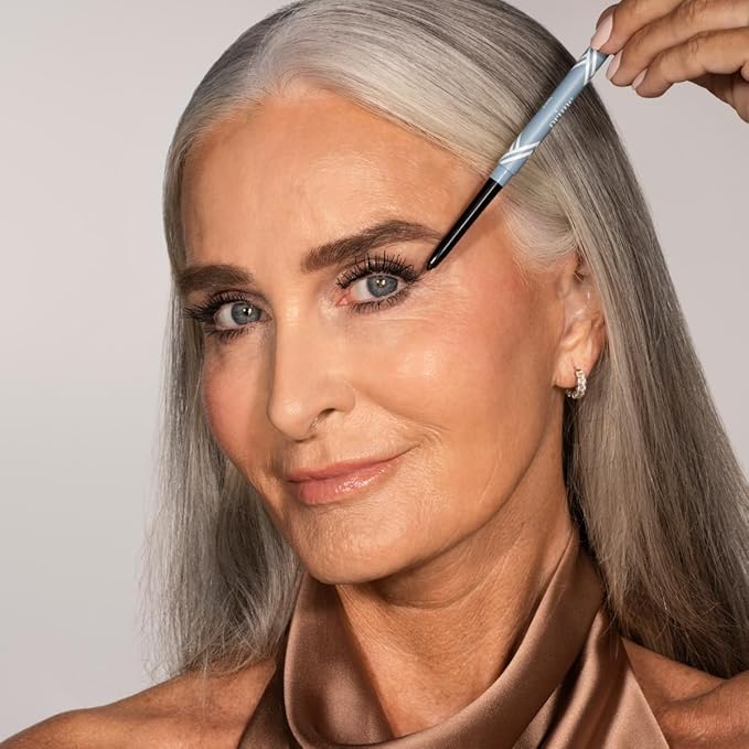 PRIME PROMETICS PrimeEyes Glide Eyeliner for Mature Women – Water-Resistant, Long-Stay and Mess-Proof – Gel Cream Texture, Discreet Sharpener and Effective Smudger (Black)