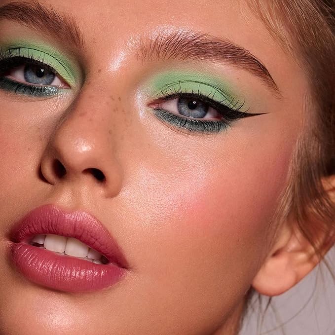 Boobeen Nude Eyeshadow Palette - Matte and Shimmer Makeup, Highly Pigmented Creamy Eye Shadow Powder, Create a Neutral Eye Look, Long Wearing，Easy to Build Dramatic Glamour Looks (Green)