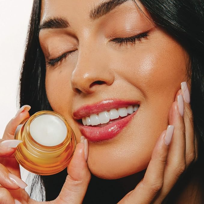 Poppy & Pout Wild Honey Overnight Lip Mask – Moisturizing Lip Balm Treatment with Shea Butter & Beeswax – Cruelty Free, Recyclable Glass Jar (0.65 oz)