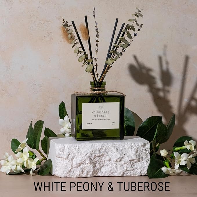 Craft & Kin Christmas Reed Diffuser with Dried Flowers | 5 oz White Peony & Tuberose Scented Holiday Reed Diffusers for Home, Bathroom | Scent Sticks | Elegant Fragrance Home Decor for Men & Women