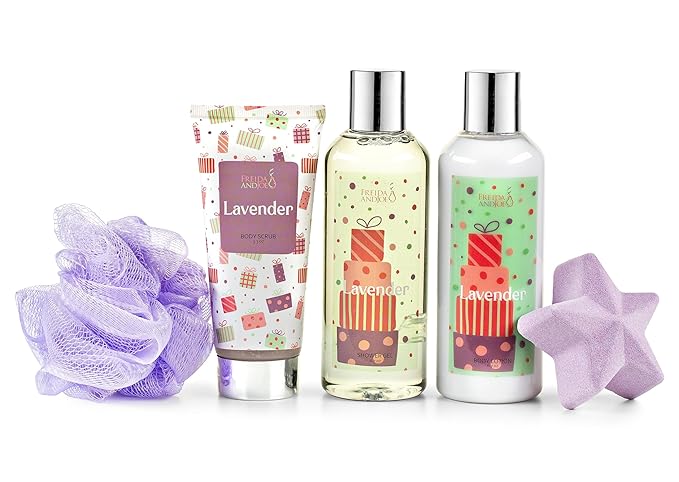 Freida & Joe Fragrance Bath & Body Collection Gift Box, Includes Shower Gel, Body Lotion, Body Scrub, Bath Bomb & Sponge (Lavender 2.0)